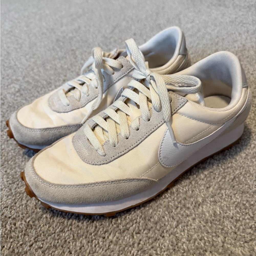 Nike Daybreak Sneaker for women size 7
